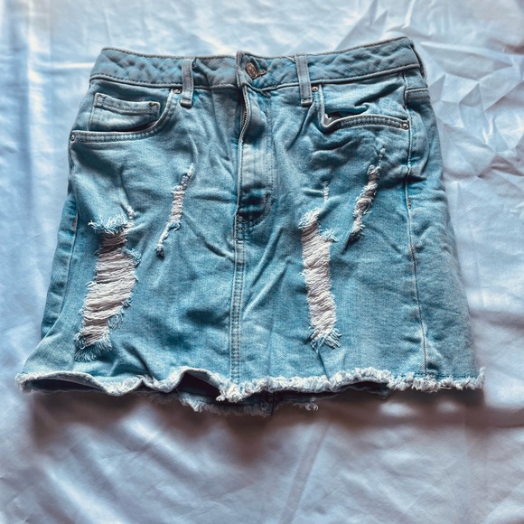 Holister blueJean skirt with rips/distressed denim - Picture 2 of 3